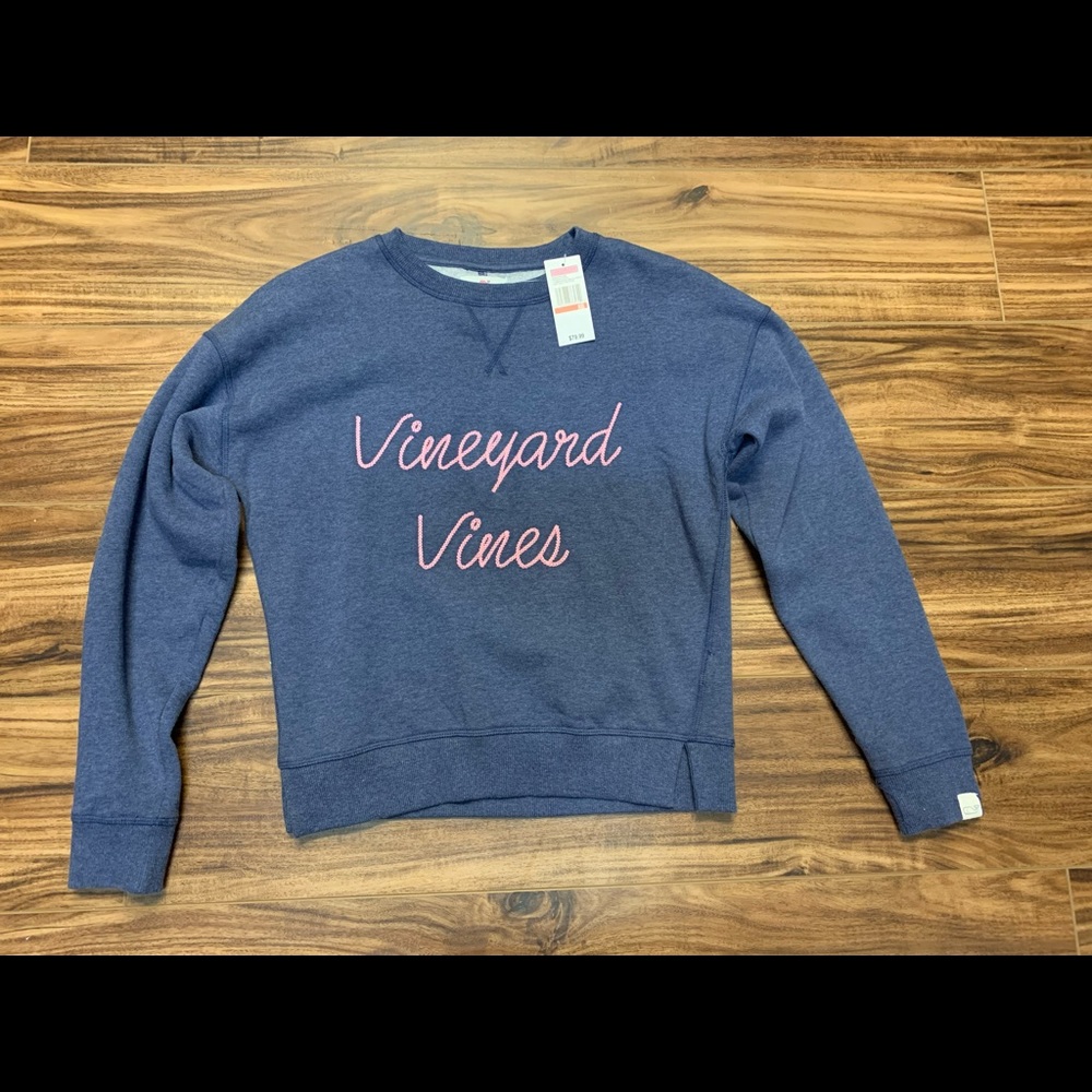 - Vineyard Vines sweatshirt, size XS, embroidered crewneck
